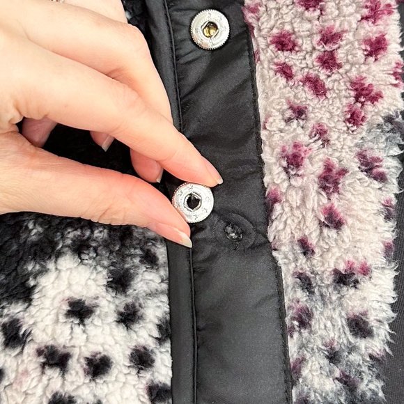 Peloton Caviar Camo Snap Sherpa Jacket in Spotted Purple Black Women’s Size S - Picture 17 of 17